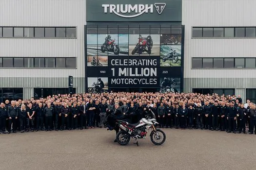 Triumph atinge 1 milhão de motos produzidas na Inglaterra desde o retorno da marca, em 90