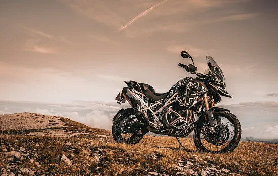 Testes oficiais do protótipo da nova Triumph Tiger 1200: foco total no design