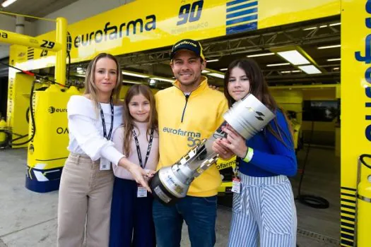 Stock Car ‘resgata’ troféu de 2004 e faz surpresa para Ricardo Maurício em Interlagos