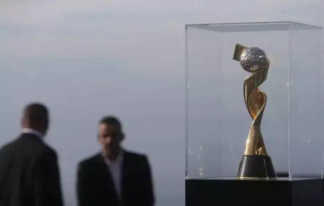 Troféu da Copa do Mundo Feminina é exibido no Cristo Redentor