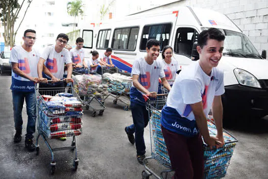 Arrecadação do Trote Solidário é entregue ao Banco de Alimentos de Diadema