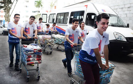 Arrecadação do Trote Solidário é entregue ao Banco de Alimentos de Diadema