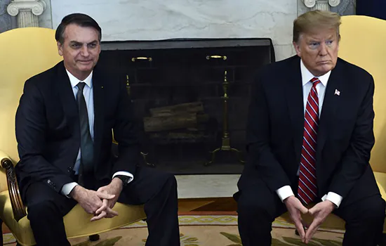 Bolsonaro convida Trump para visita ao Brasil: ‘Será muito bem recebido’