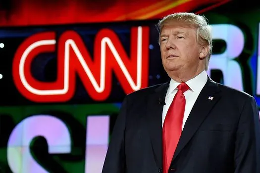 Trump processa ‘CNN’ por difamação e pede R$ 2,4 bilhões em indenização