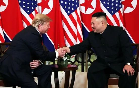 Trump e Kim Jong-un iniciam 2ª reunião de cúpula no Vietnã