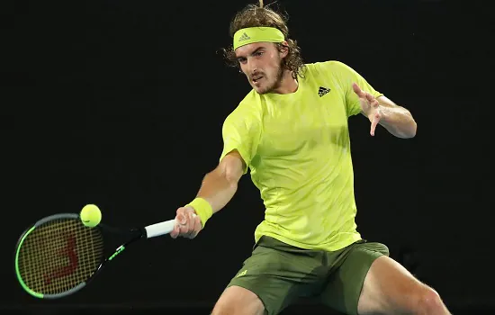 Tsitsipas desiste do ATP Finals devido a lesão no cotovelo direito