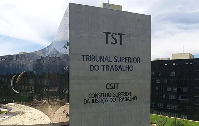 TST abre edital para compra de cadeiras a R$ 6 mil para seus ministros