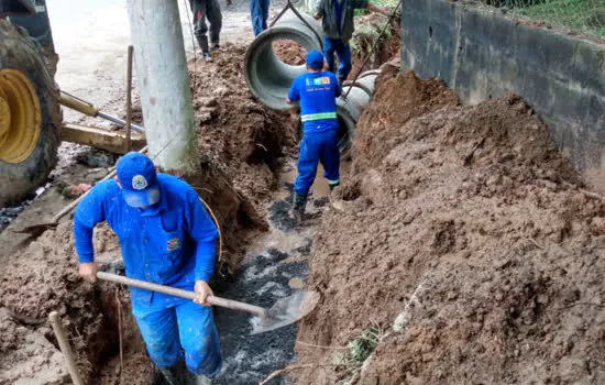 Ribeirão Pires instala novas tubulações na Av. Francisco Monteiro