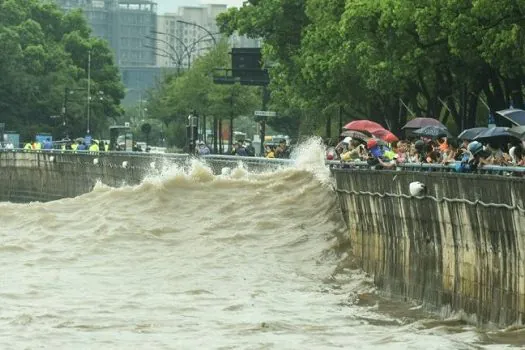 Tufão Muifa atinge leste da China, deixando 1,6 milhão fora de suas casas