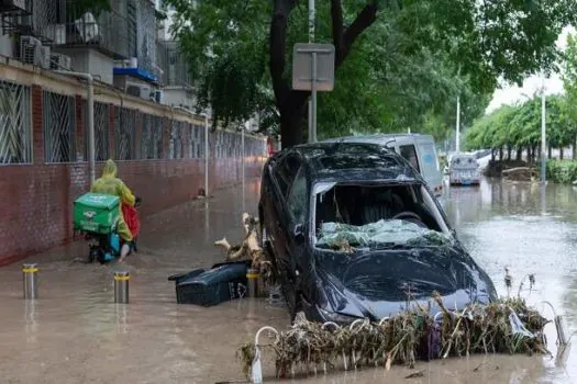 Mortes na China ligadas a tufão sobem para 78, e alertas de chuva continuam