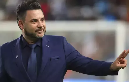 Diretoria do Atlético-MG ignora forte pressão da torcida e banca Antonio Mohamed