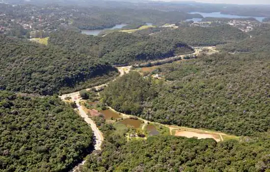 Semasa realiza bate-papo virtual sobre soluções e caminhos para o turismo sustentável