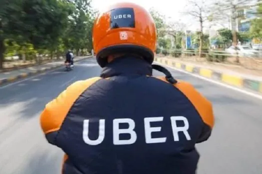 Uber quer viagens com moto em SP e RJ; governos tentam barrar