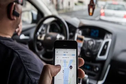 Vereadores de SP querem nova taxa para Uber, 99, iFood e Rappi