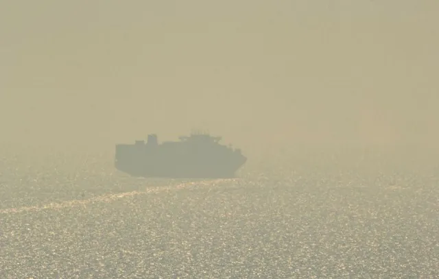 Ucrânia: dois navios de carga com minérios usam corredor