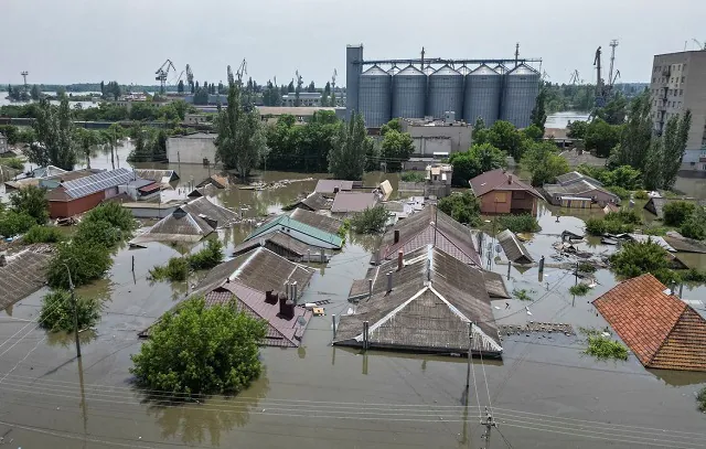 Explosão de barragem deixa 700 mil pessoas sem água na Ucrânia