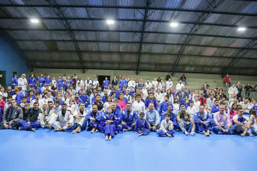 Em São Caetano, alunos de jiu-jitsu realizam aula de despedida