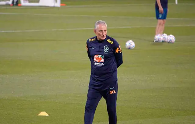 Seleção treina após classificação e Tite deve usar reservas no próximo jogo