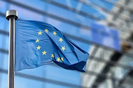 Comissão Europeia abre ações contra Reino Unido por comércio com Irlanda do Norte