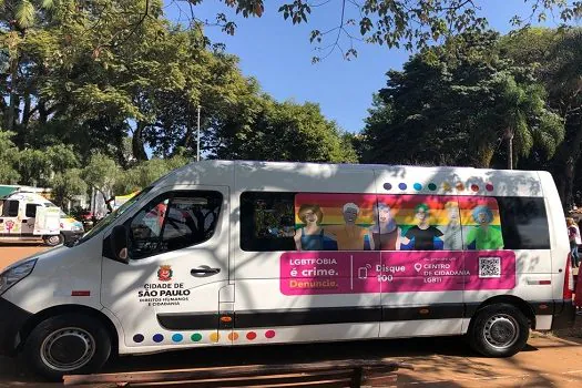 Centro de Cidadania LGBTI realiza atendimento no Terminal Carrão