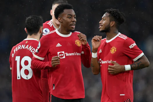 Manchester United vence Leeds por 4 a 2 em jogo emocionante da Premier League