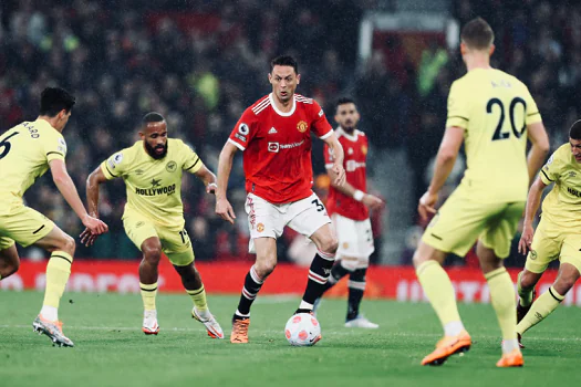 United vence Brentford em jogo com clima de despedida no Old Trafford