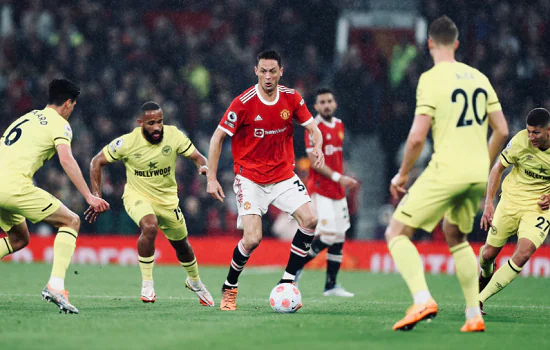 United vence Brentford em jogo com clima de despedida no Old Trafford