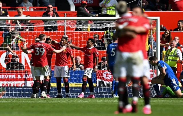 Manchester United domina Everton