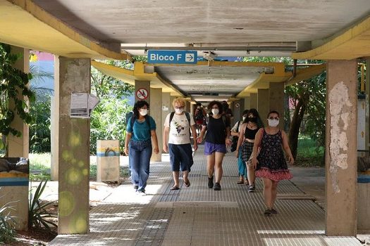 Após pandemia, calouros da USP se encontram no campus pela 1ª vez