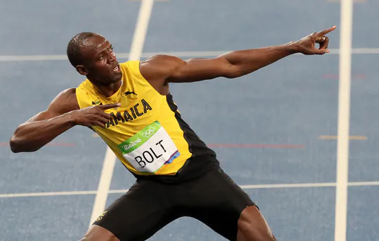 Bolt conquista tricampeonato nos 200 metros e leva Engenhão ao delírio