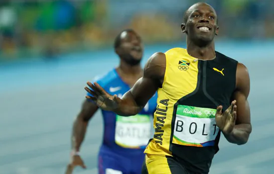 Usain Bolt faz história com tricampeonato nos 100 metros rasos