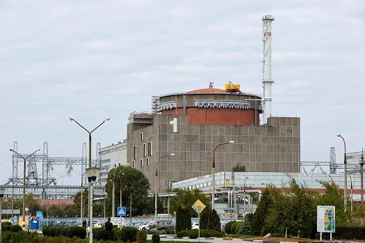 Usina nuclear de Zaporizhzia é alvo de bombardeios