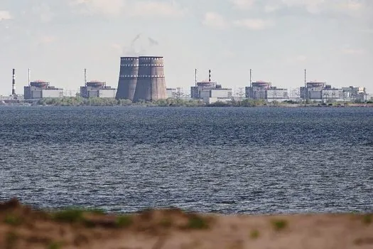 Ataques russos perto da usina nuclear ucraniana matam 13 e causam preocupação