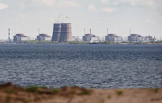 Ataques russos perto da usina nuclear ucraniana matam 13 e causam preocupação