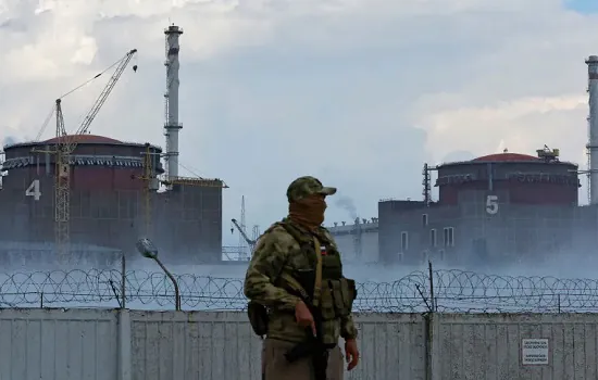 Combates perto de usina da Ucrânia acendem alerta para um vazamento nuclear