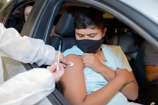 Santo André inicia vacinação de adolescentes acima de 12 anos com comorbidades