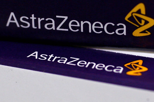 UE fecha compra de 300 milhões de doses de futura vacina da AstraZeneca