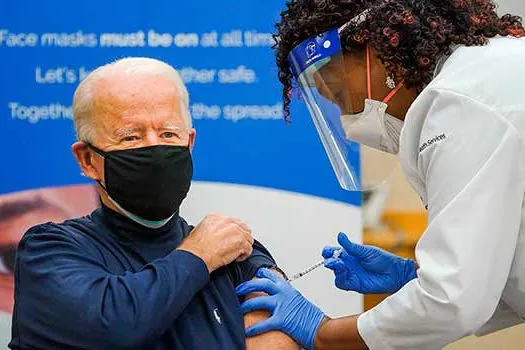 Meta de Biden é aplicar 200 milhões de doses da vacina contra covid-19 até o fim de abril