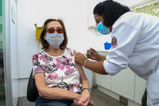 Mais de 177 milhões de pessoas tomaram ao menos uma dose contra covid no Brasil