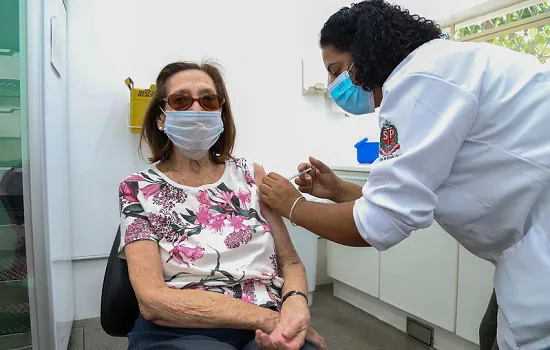 Brasil aplicou mais de 93 milhões de doses de reforço contra covid