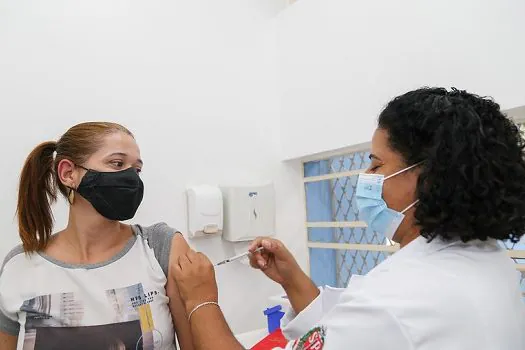 País tem 83,3% da população imunizada com ao menos uma dose contra a covid-19