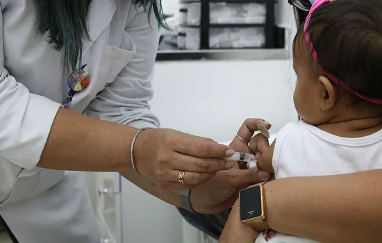 Brasil recebe vacinas contra covid-19 para crianças de 6 meses a 3 anos