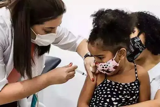 Diadema começa vacinação de crianças contra covid-19 em escolas amanhã