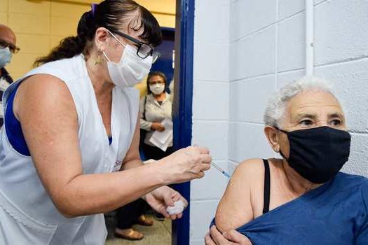 Diadema libera quinta dose para pessoas imunossuprimidas de 50 anos ou mais