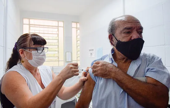 Vacinação contra influenza protegerá mais de 5 mil idosos a partir de 80 anos em Diadema