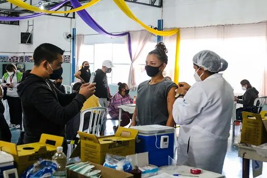 São Bernardo abre novo posto na Vila São Pedro e inicia vacinação do público de 28 anos