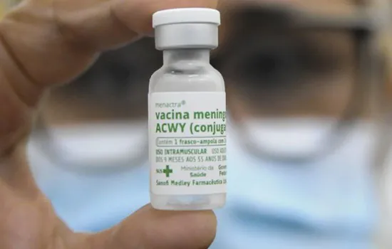 SP vacina 30 mil pessoas para conter surto de meningite na capital