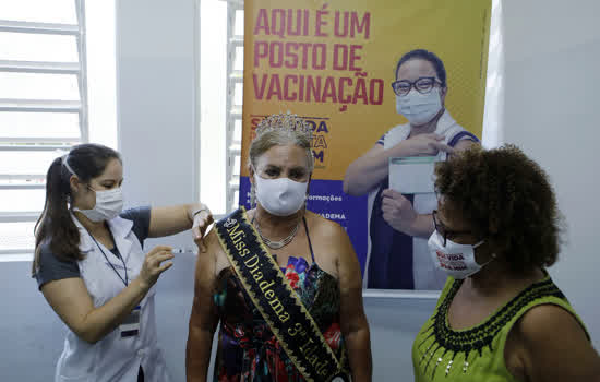 Miss 3ª Idade de Diadema completa imunização contra a covid-19