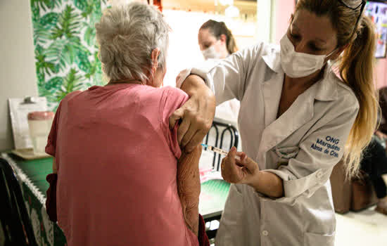 São Caetano aplica dose adicional em moradores de Instituições de Longa Permanência