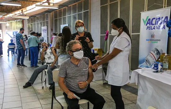 Número de recusas despenca após São Bernardo enviar quem escolhe vacina para o fim da fila